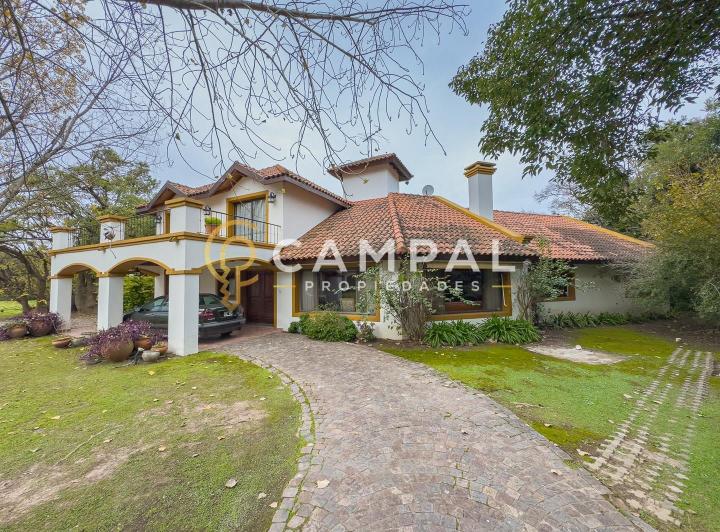 Casa · 379m² · 7 Ambientes · 2 Cocheras