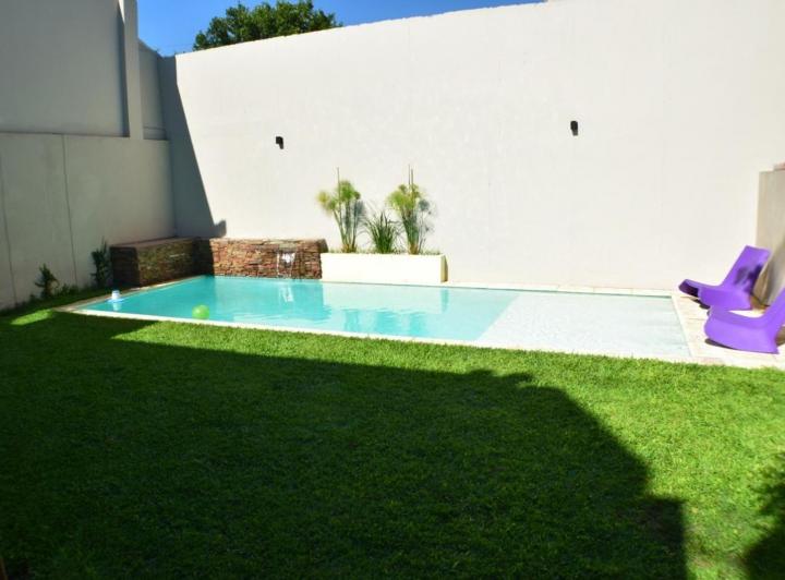 Casa · 200m² · 5 Ambientes · 3 Cocheras