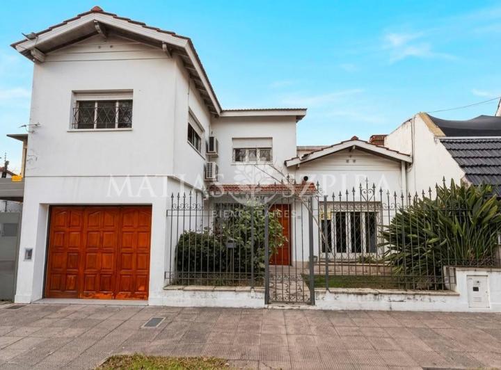 Casa · 190m² · 4 Ambientes · 3 Cocheras