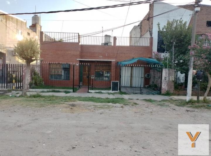 Casa · 300m² · 5 Ambientes · 1 Cochera