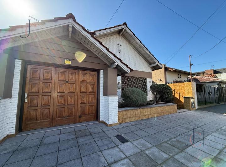 Casa · 170m² · 5 Ambientes · 1 Cochera