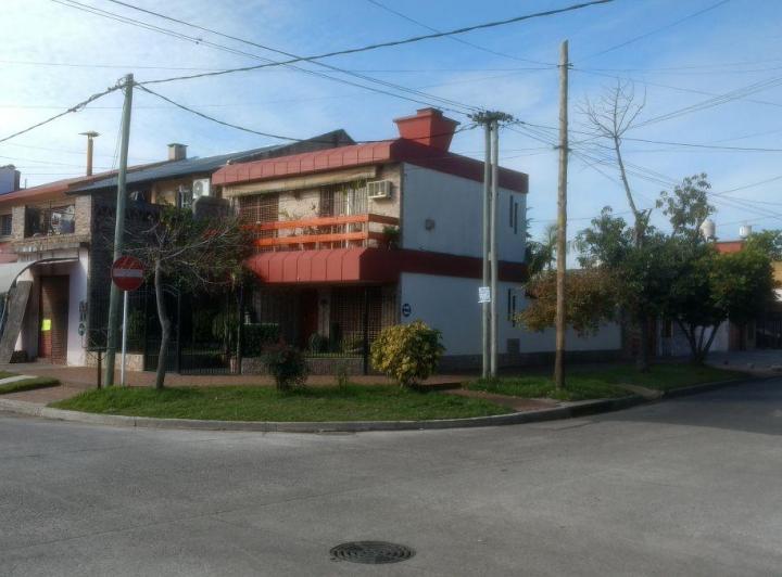Casa · 200m² · 4 Ambientes · 1 Cochera