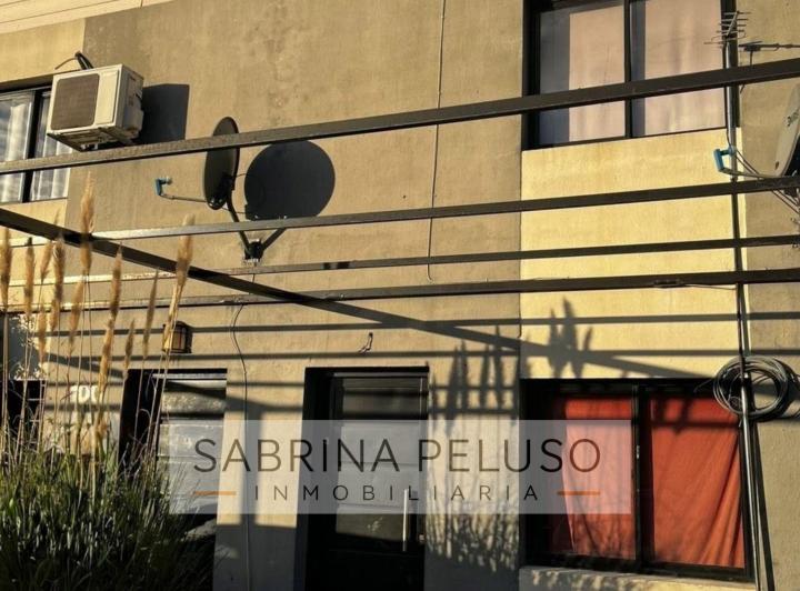 Casa · 80m² · 3 Ambientes · 2 Cocheras