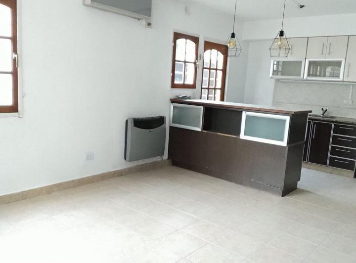 Casa · 76m² · 4 Ambientes · 1 Cochera