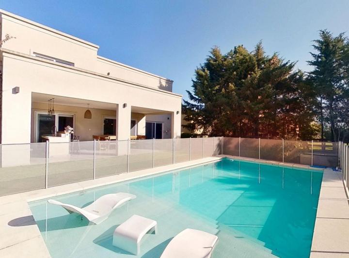 Casa · 300m² · 5 Ambientes · 2 Cocheras