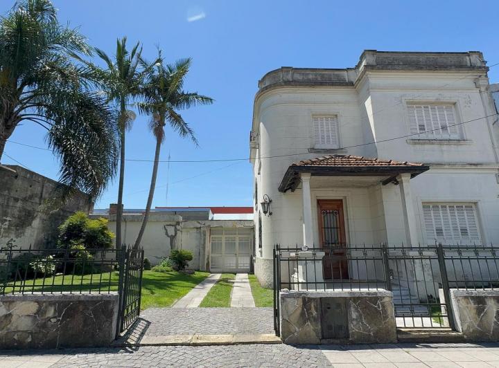 Casa · 225m² · 4 Ambientes · 2 Cocheras