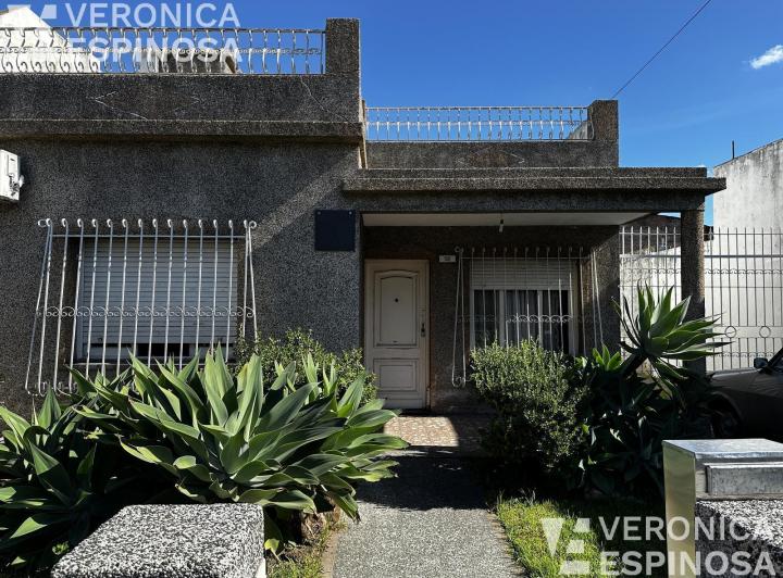 Casa · 100m² · 3 Ambientes · 4 Cocheras