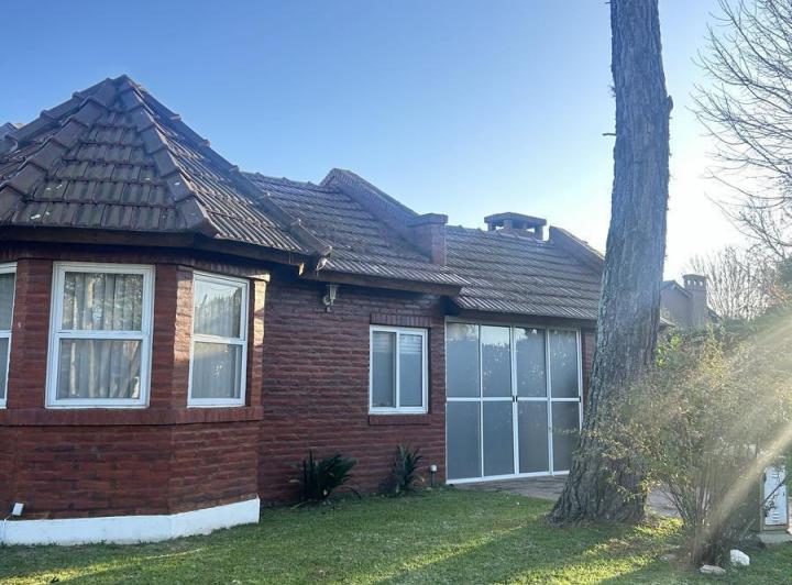 Casa · 172m² · 5 Ambientes · 1 Cochera