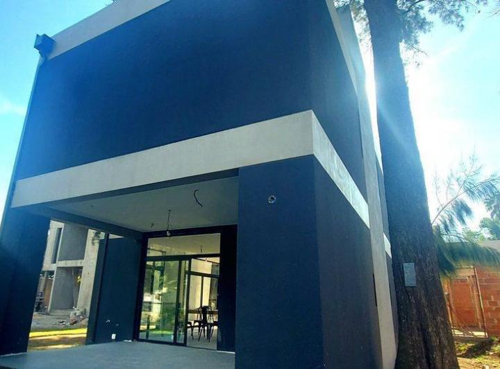 Casa · 116m² · 4 Ambientes · 2 Cocheras