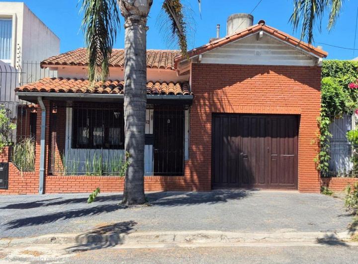 Casa · 180m² · 4 Ambientes · 1 Cochera