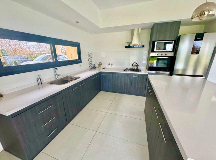 Casa · 208m² · 5 Ambientes · 2 Cocheras