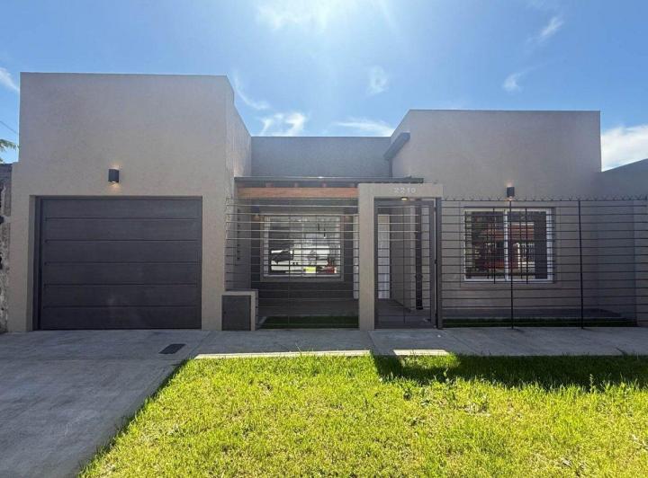 Casa · 118m² · 3 Ambientes · 2 Cocheras