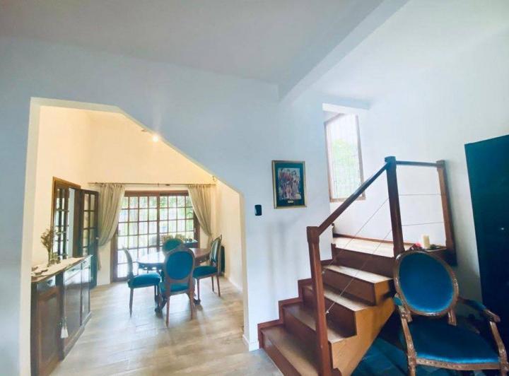 Casa · 180m² · 5 Ambientes · 1 Cochera