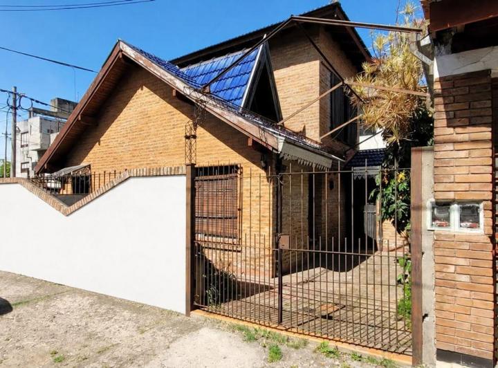 Casa · 83m² · 4 Ambientes · 1 Cochera