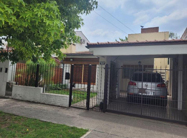 Casa · 160m² · 5 Ambientes · 1 Cochera