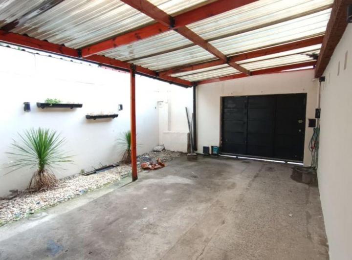Casa · 250m² · 6 Ambientes · 2 Cocheras