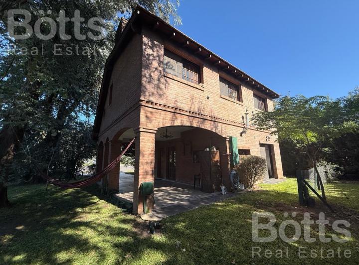 Casa · 90m² · 5 Ambientes · 3 Cocheras