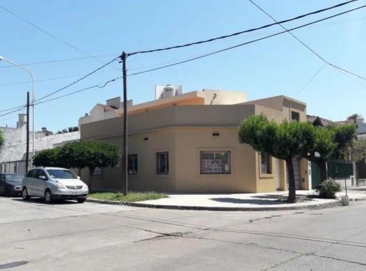 Casa · 190m² · 3 Ambientes · 1 Cochera