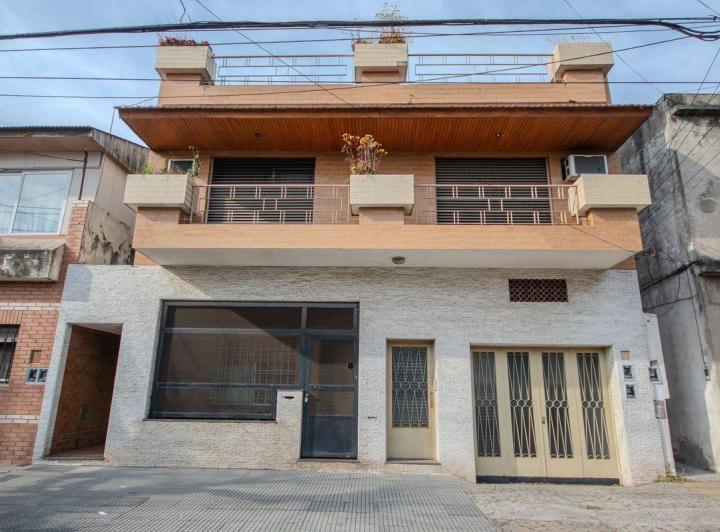 Casa · 196m² · 6 Ambientes · 1 Cochera