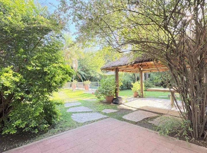 Casa · 164m² · 5 Ambientes · 2 Cocheras