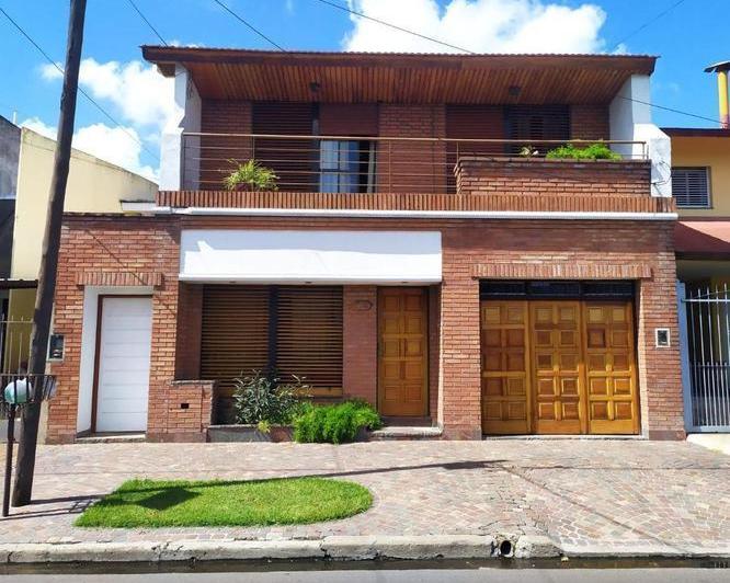 Casa · 158m² · 5 Ambientes · 1 Cochera