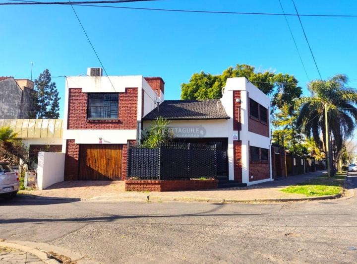 Casa · 205m² · 4 Ambientes · 1 Cochera