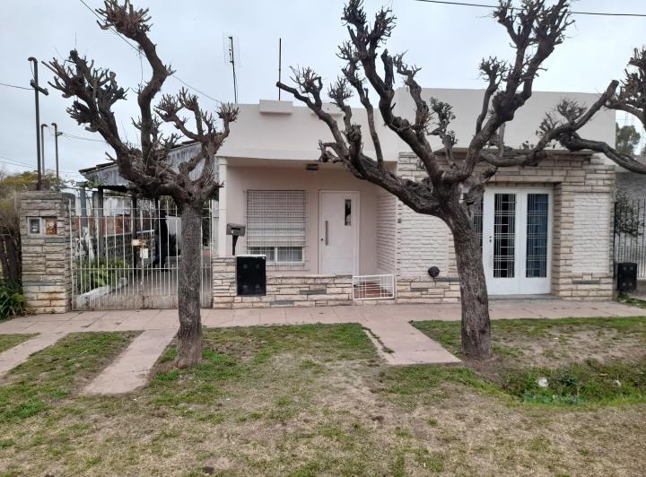 Casa · 85m² · 4 Ambientes · 3 Cocheras