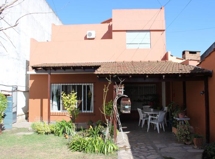 Casa · 255m² · 6 Ambientes · 2 Cocheras