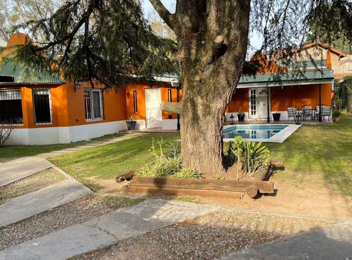 Casa · 140m² · 4 Ambientes · 2 Cocheras