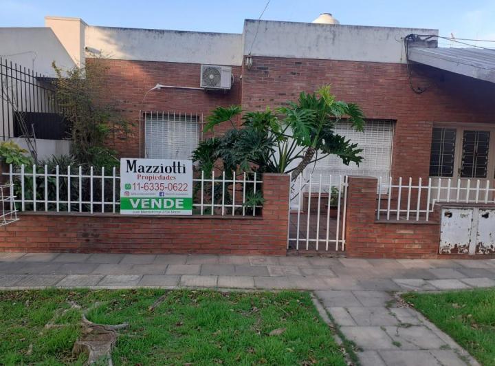Casa · 100m² · 4 Ambientes · 2 Cocheras