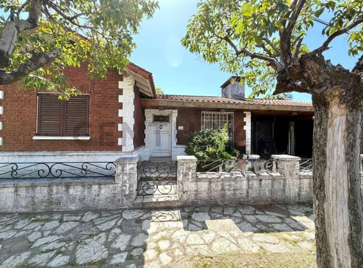 Casa · 196m² · 5 Ambientes · 3 Cocheras