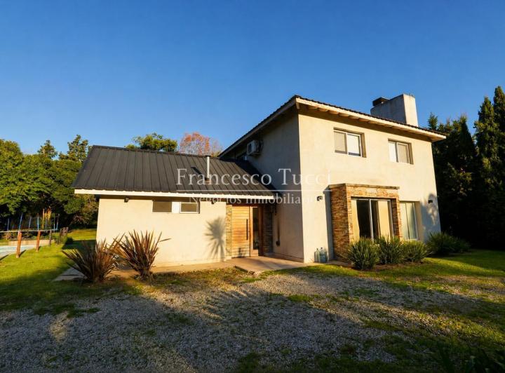 Casa · 239m² · 5 Ambientes · 2 Cocheras