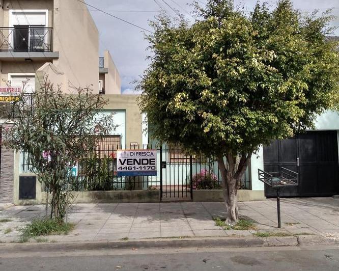 Casa · 180m² · 4 Ambientes · 2 Cocheras