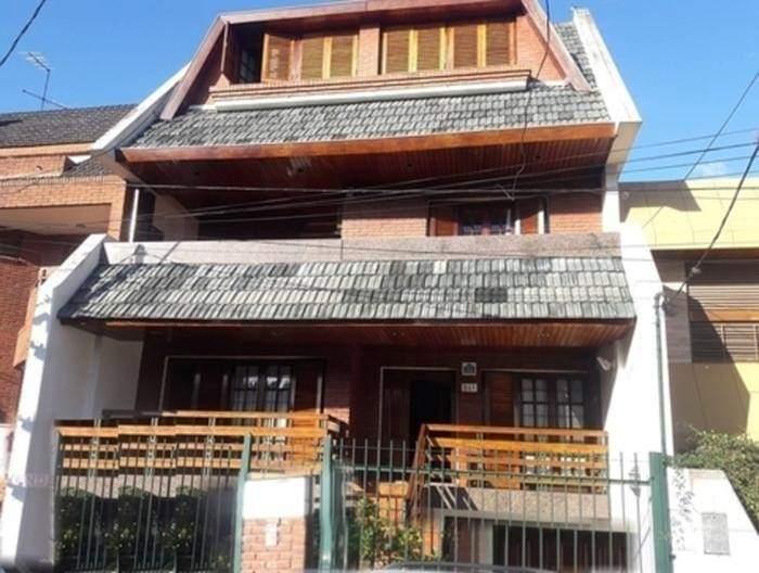 Casa · 430m² · 6 Ambientes · 2 Cocheras