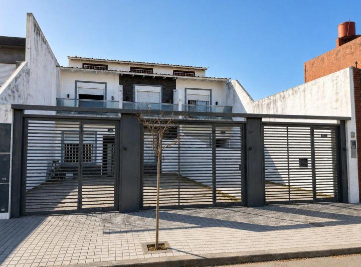 Casa · 115m² · 3 Ambientes · 2 Cocheras