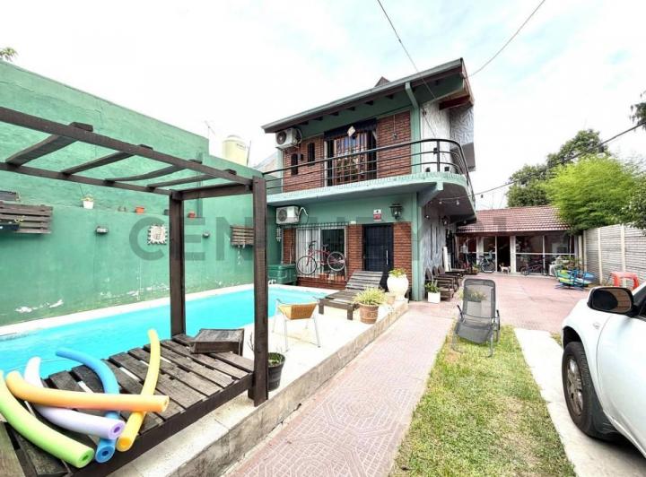 Casa · 150m² · 4 Ambientes · 3 Cocheras