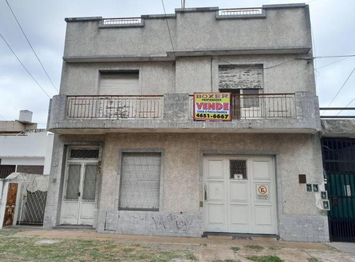 Casa · 241m² · 5 Ambientes · 1 Cochera