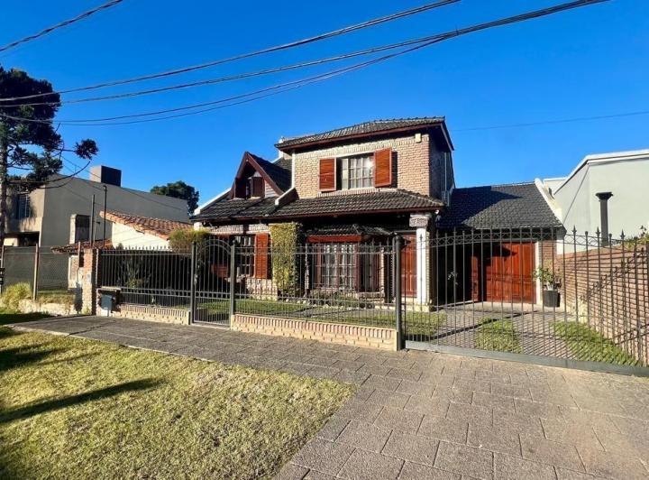 Casa · 168m² · 2 Cocheras