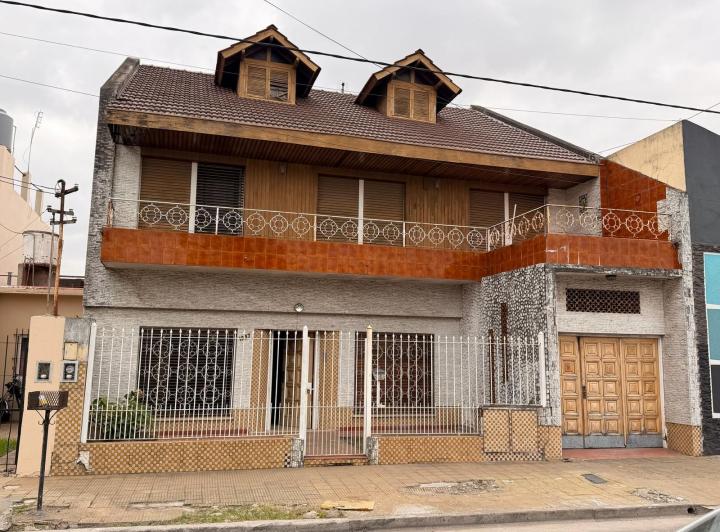 Casa · 176m² · 4 Ambientes · 1 Cochera