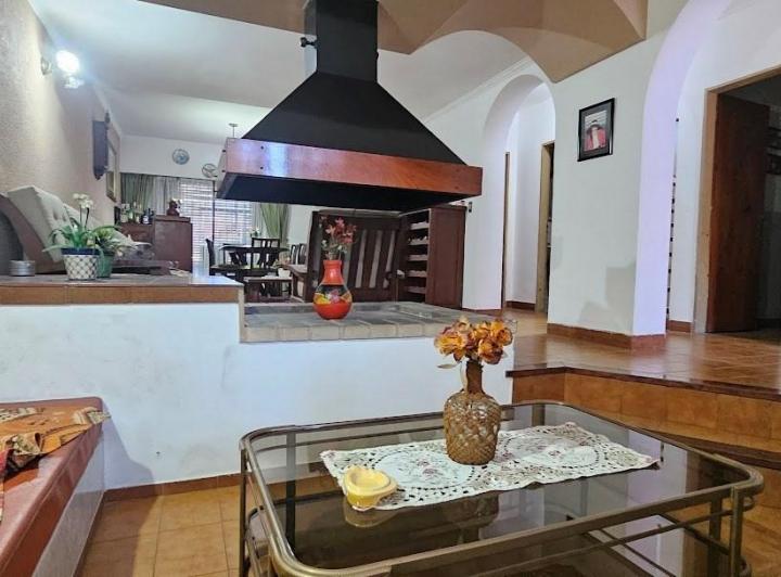 Casa · 244m² · 5 Ambientes · 2 Cocheras