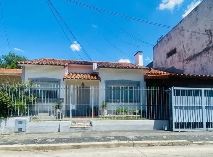 Casa · 210m² · 3 Ambientes · 1 Cochera