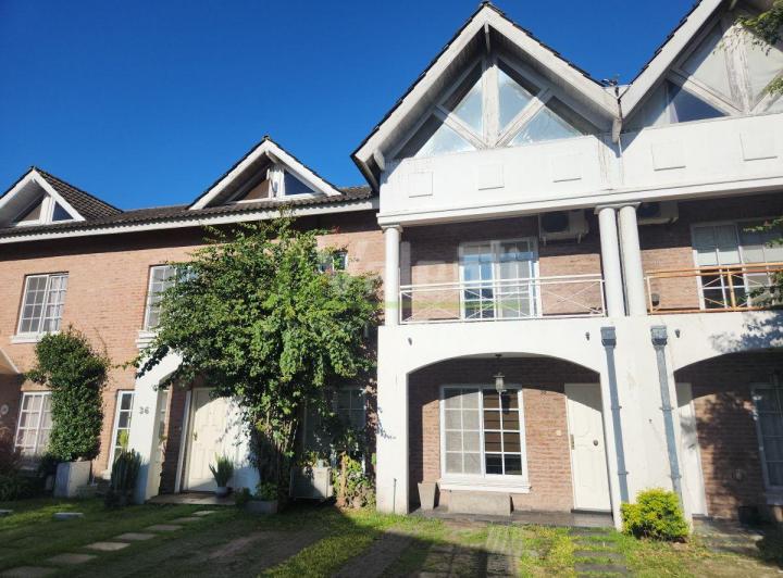 Casa · 127m² · 4 Ambientes · 1 Cochera