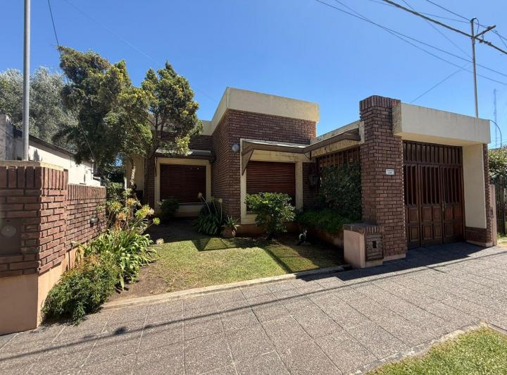 Casa · 150m² · 6 Ambientes · 1 Cochera