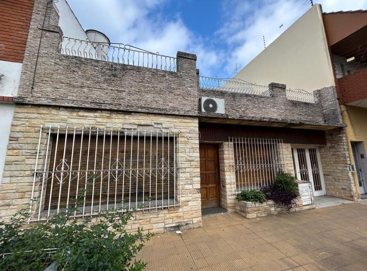 Casa · 110m² · 3 Ambientes · 2 Cocheras