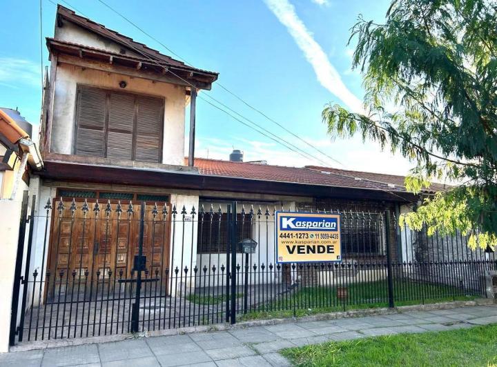 Casa · 140m² · 4 Ambientes · 2 Cocheras
