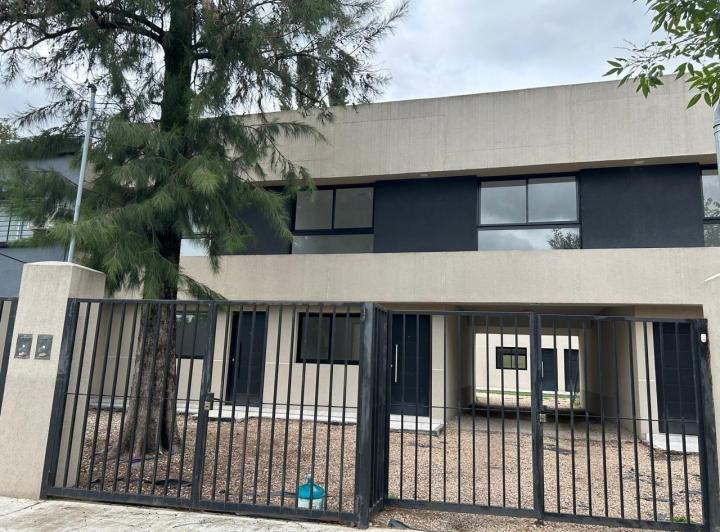 Casa · 70m² · 3 Ambientes · 1 Cochera
