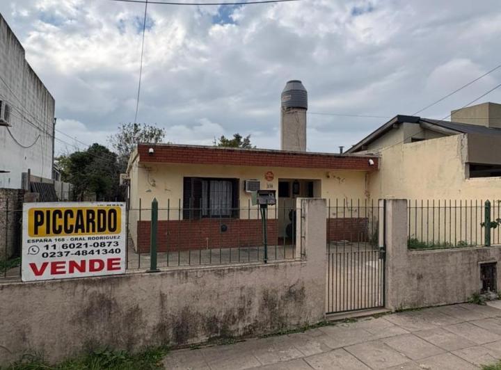 Casa · 100m² · 4 Ambientes · 2 Cocheras