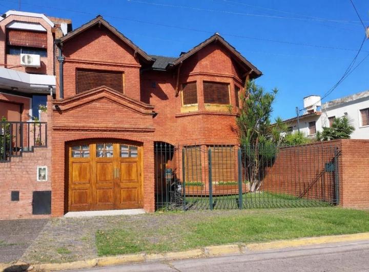 Casa · 307m² · 5 Ambientes · 2 Cocheras