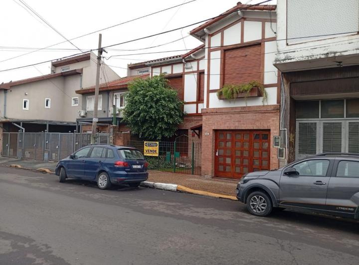 Casa · 213m² · 5 Ambientes · 1 Cochera