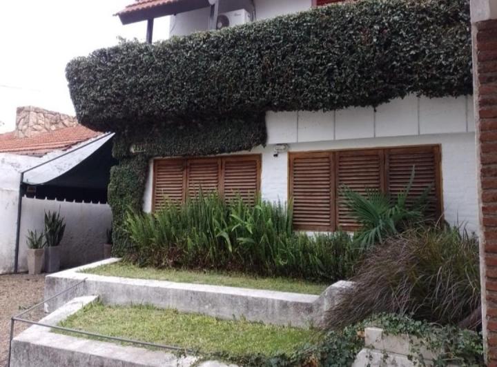 Casa · 169m² · 4 Ambientes · 1 Cochera
